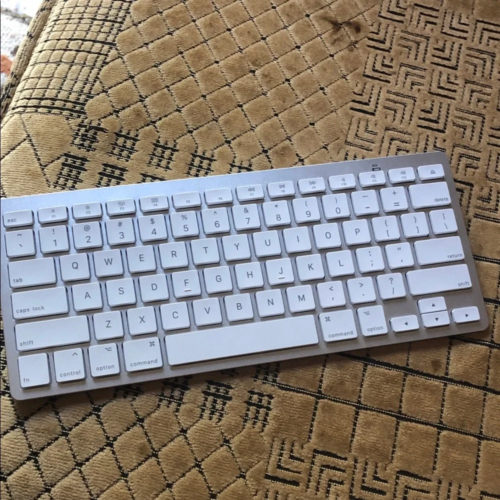 Compact White Wireless Keyboard - Low Profile